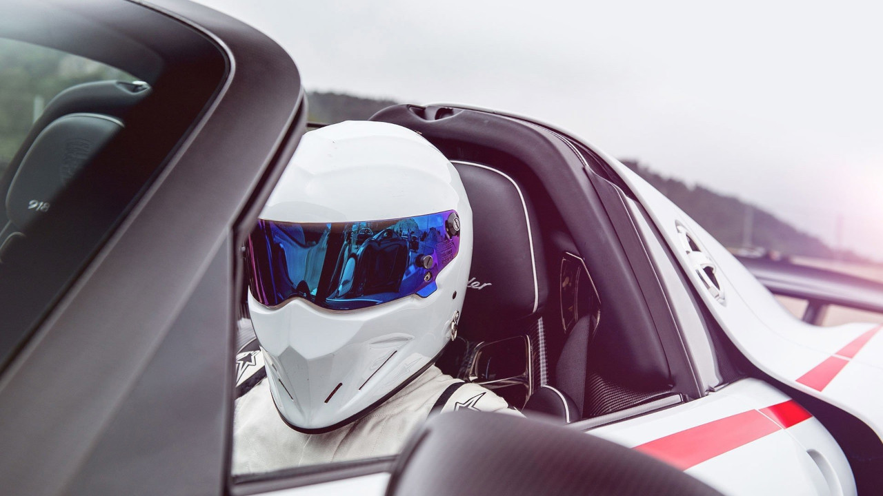 Quelles différences entre un casque auto loisir et compétition ?