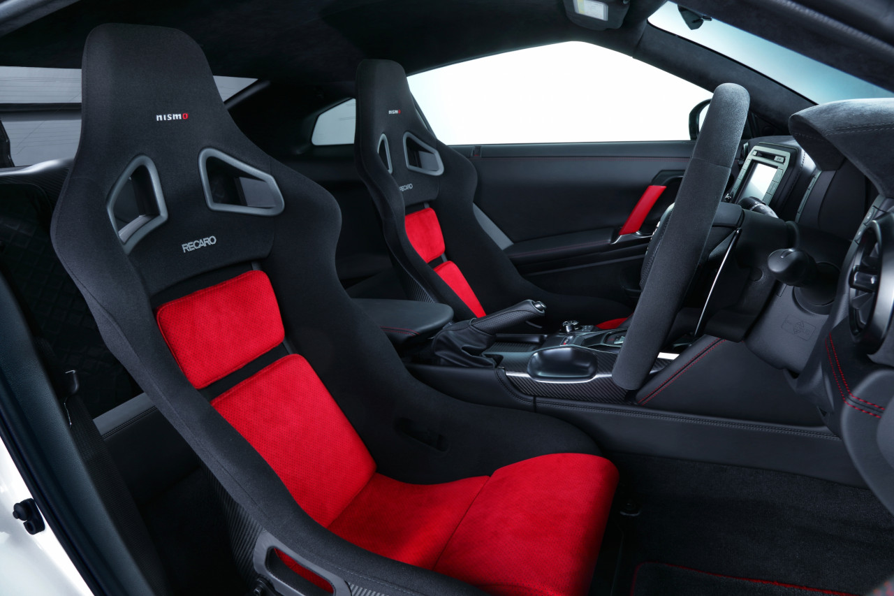Nissan GT-R Nismo N-Attack Package bucket seats