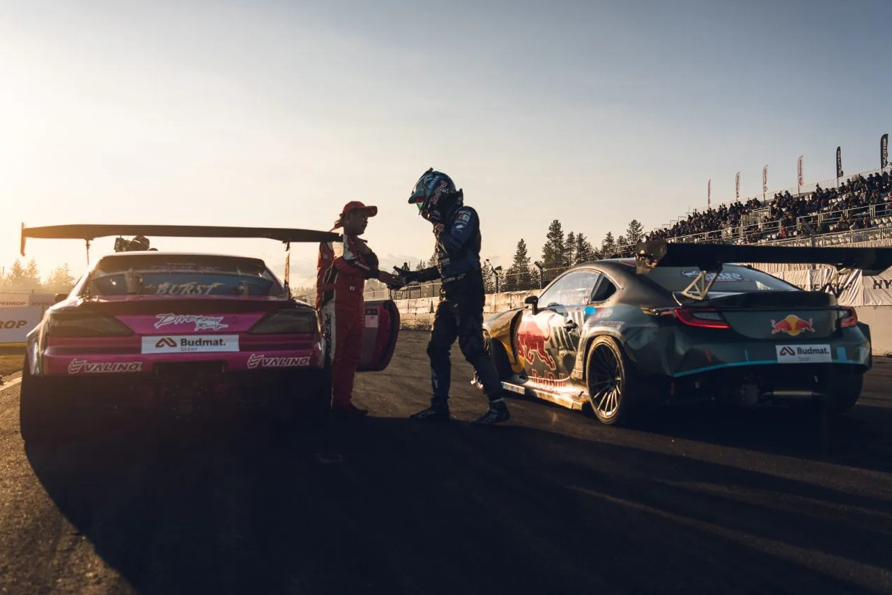 Drift Masters GP drivers shake hands