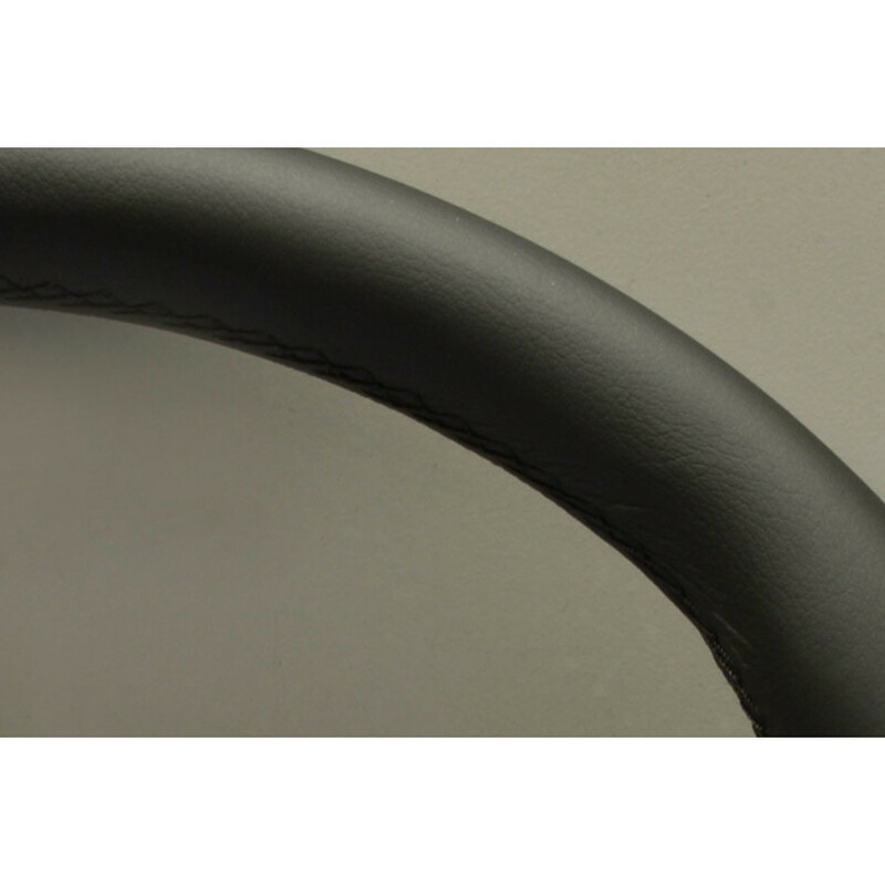 Volant Personal Grinta (330 mm) Cuir Noir, Branches Noires, Coutures Noires